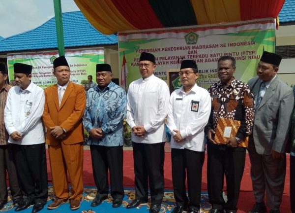 Ketua dan Kabag AUAK STAIN Bengkalis Hadiri Peresmian Madrasah oleh MENAG RI