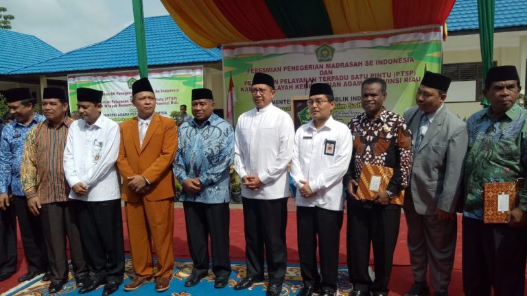 Ketua dan Kabag AUAK STAIN Bengkalis Hadiri Peresmian Madrasah oleh MENAG RI